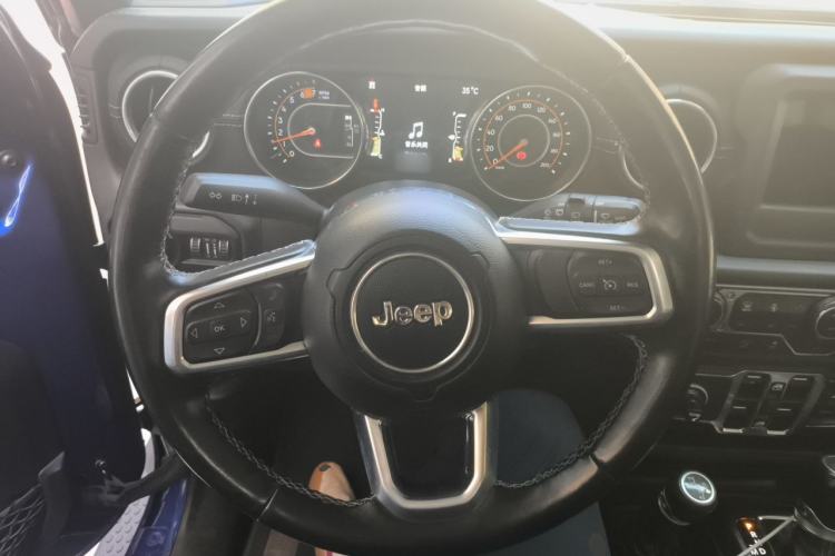 Used Jeep Wrangler 2019 2.0T Sahara Four-Door Version China VI Emission Standard Steering Wheel