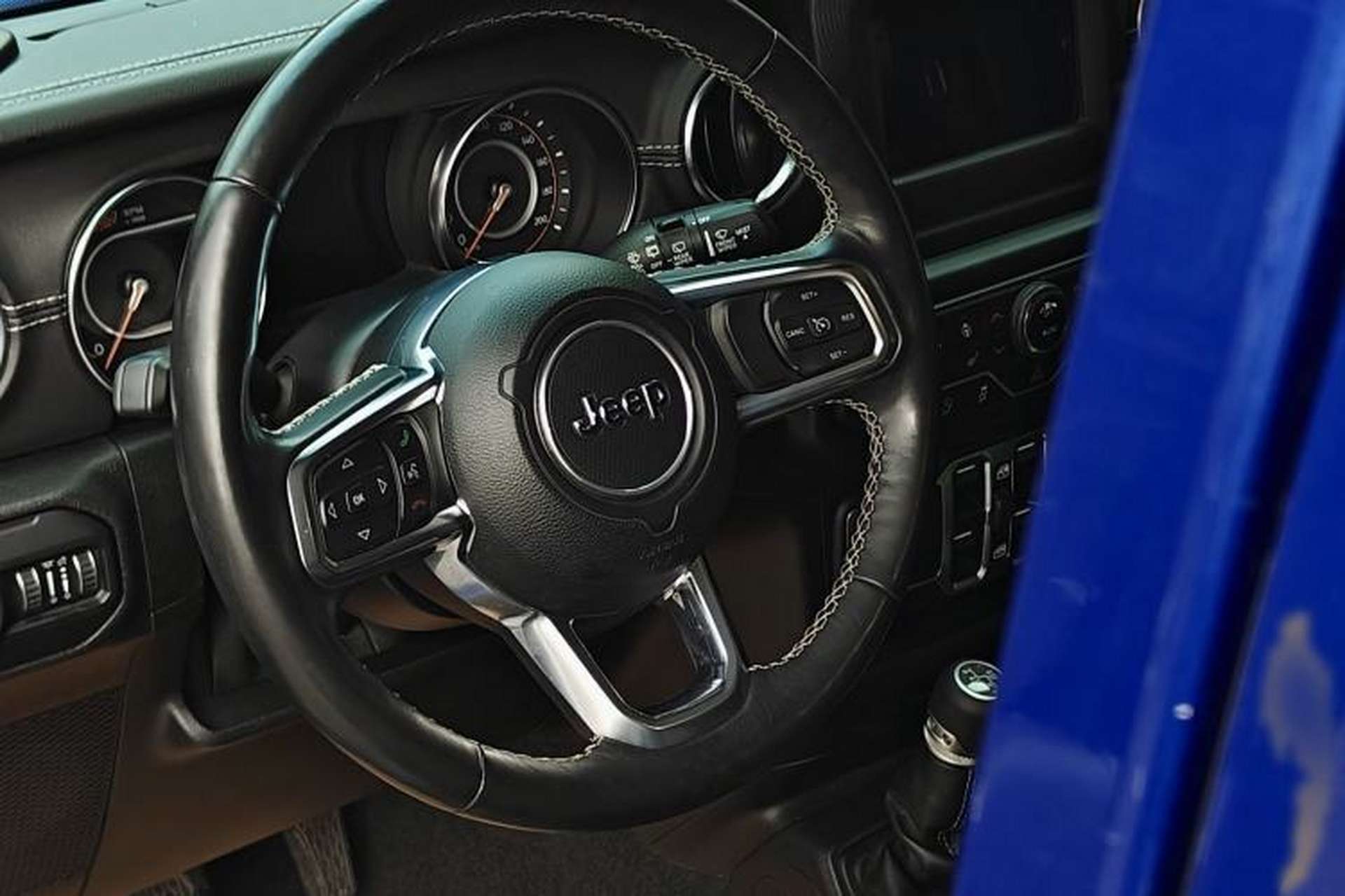 Used Jeep Wrangler 2019 2.0T Sahara Four-Door Brilliant Top Version China VI Emission Standard Steering Wheel