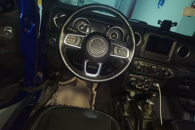 Used Jeep Wrangler 2019 2.0T Sahara Four-Door Version China VI Emission Standard Steering Wheel