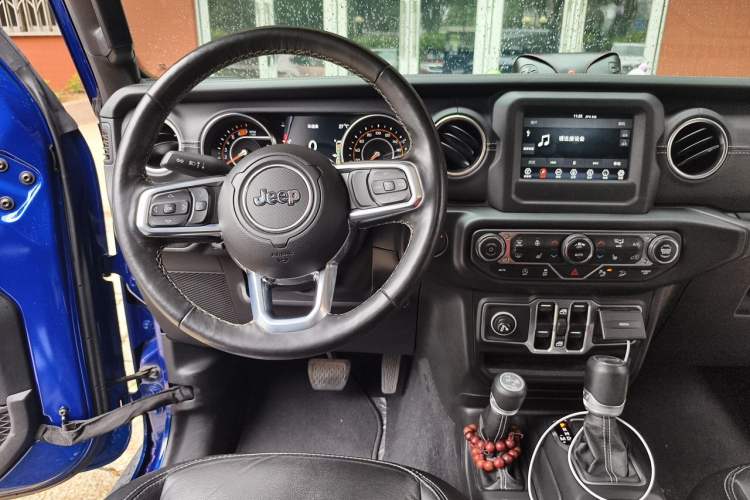 Used Jeep Wrangler 2019 2.0T Sahara Four-Door Version China VI Emission Standard Steering Wheel