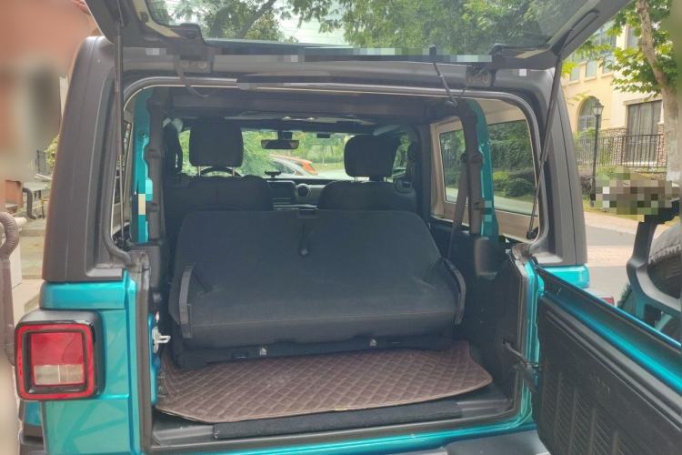 Used Jeep Wrangler 2019 2.0T Sahara Two-Door Version China V Emission Standard Trunk