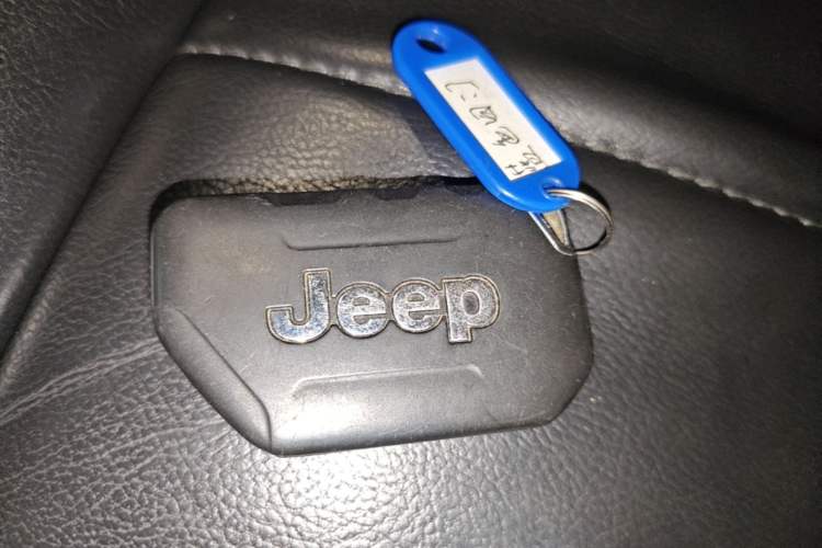 Used Jeep Wrangler 2019 2.0T Sahara Four-Door Version China VI Emission Standard Vehicle Key