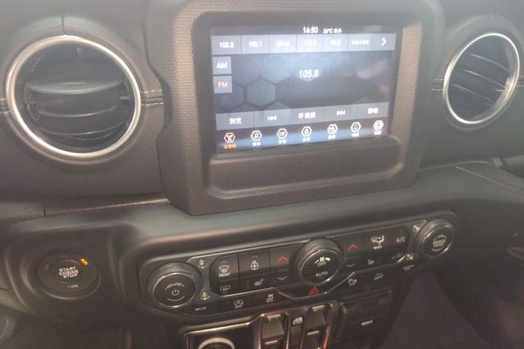 Used Jeep Wrangler 2019 2.0T Sahara 4-Door Version China V Standard Audio And AC Panel