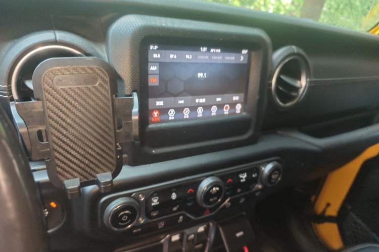 Used Jeep Wrangler 2019 2.0T Sahara Four-Door Version China VI Emission Standard Audio And AC Panel