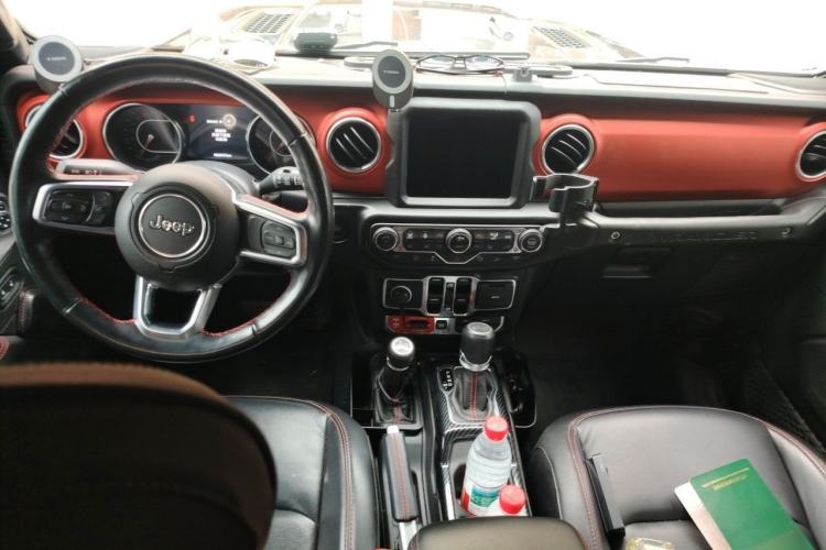 Used Jeep Wrangler 2019 2.0T Rubicon Four-Door Version China VI Emission Standard Center Console