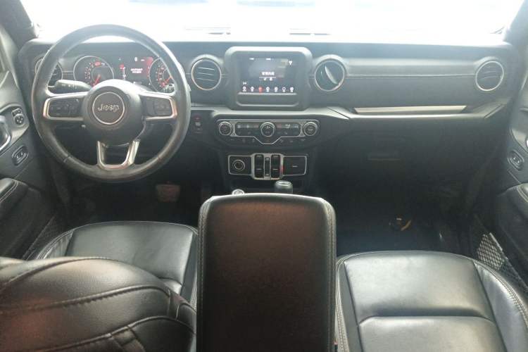 Used Jeep Wrangler 2019 2.0T Sahara Four-Door Version China VI Emission Standard Center Console