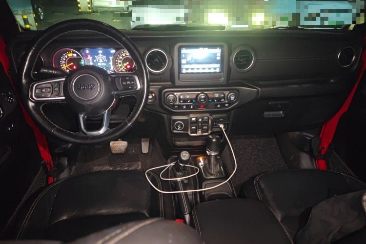 Used Jeep Wrangler 2019 2.0T Sahara Four-Door Version China VI Emission Standard Center Console