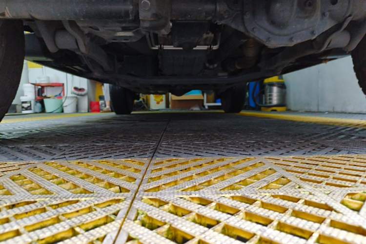 Used Jeep Wrangler 2019 2.0T Sahara Four-Door Version China VI Emission Standard Chassis Front