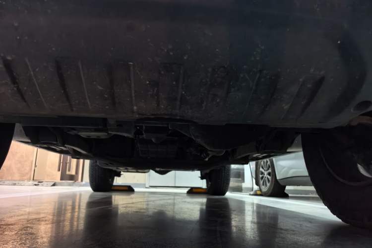 Used Jeep Wrangler 2019 2.0T Sahara Four-Door Version China VI Emission Standard Chassis Front