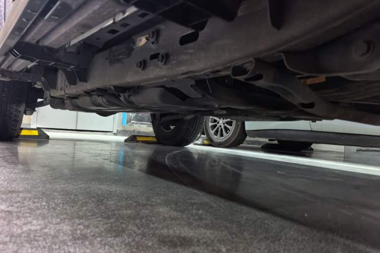Used Jeep Wrangler 2019 2.0T Sahara Four-Door Version China VI Emission Standard Chassis Front Right