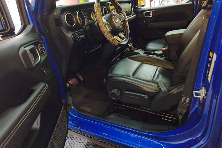 Used Jeep Wrangler 2019 2.0T Sahara Four-Door Version China VI Emission Standard Driver Seat