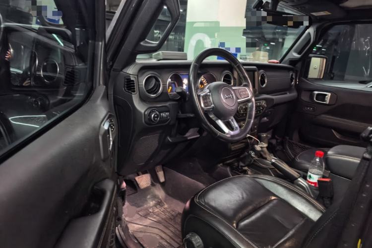 Used Jeep Wrangler 2019 2.0T Sahara Four-Door Version China VI Emission Standard Driver Seat
