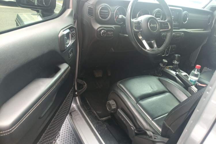 Used Jeep Wrangler 2019 2.0T Sahara Four-Door Version China VI Emission Standard Driver Seat