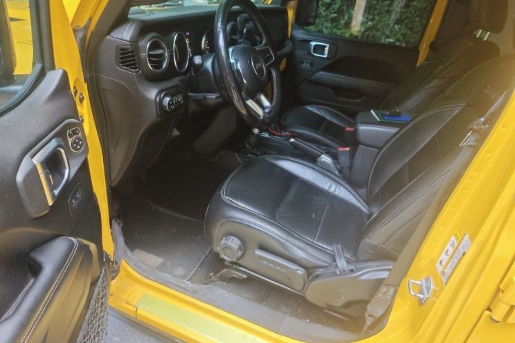 Used Jeep Wrangler 2019 2.0T Sahara Four-Door Version China VI Emission Standard Driver Seat