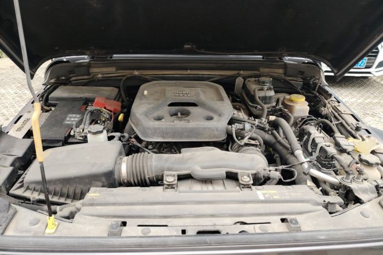 Used Jeep Wrangler 2019 2.0T Rubicon Four-Door Version China VI Emission Standard Engine Bay