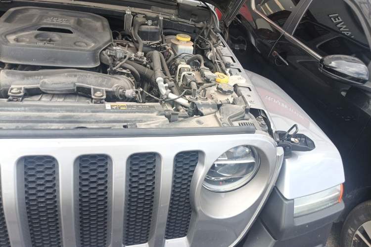 Used Jeep Wrangler 2019 2.0T Sahara Four-Door Version China VI Emission Standard Engine Bay Left