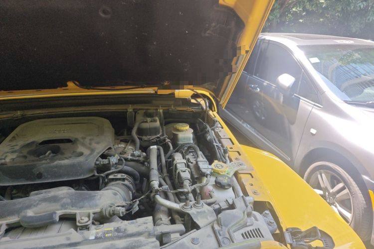 Used Jeep Wrangler 2019 2.0T Sahara Four-Door Version China VI Emission Standard Engine Bay Left