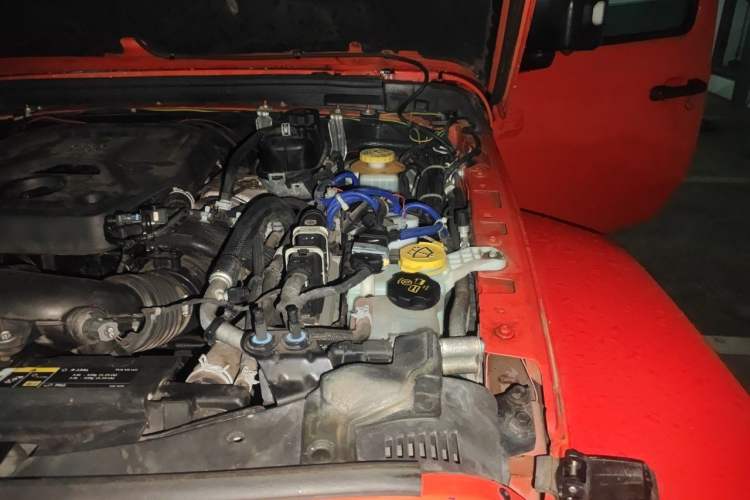 Used Jeep Wrangler 2019 2.0T Sahara 4-Door Version China V Standard Engine Bay Left