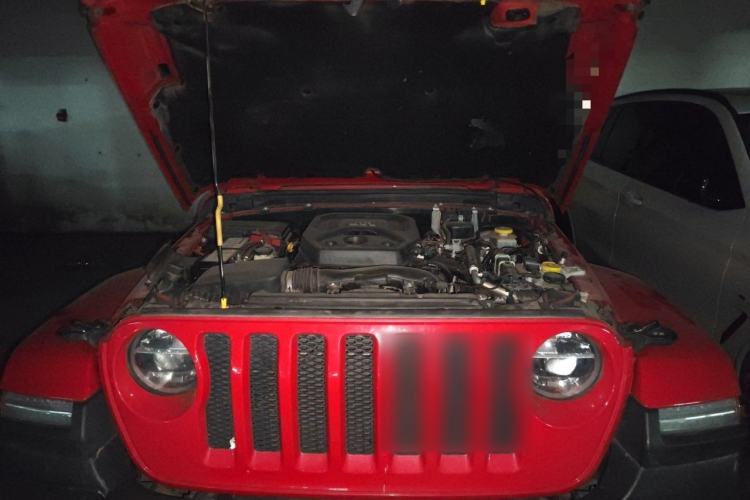 Used Jeep Wrangler 2019 2.0T Sahara Four-Door Version China VI Emission Standard Engine Bay