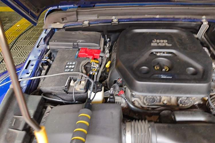 Used Jeep Wrangler 2019 2.0T Sahara Four-Door Version China VI Emission Standard Engine Bay Right