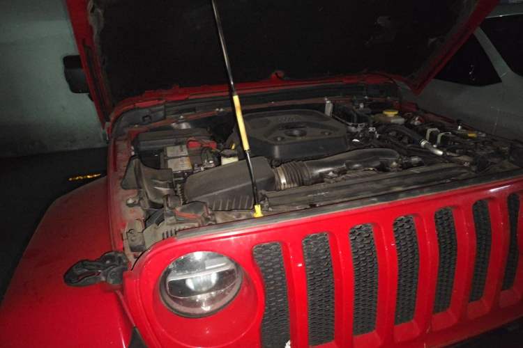 Used Jeep Wrangler 2019 2.0T Sahara Four-Door Version China VI Emission Standard Engine Bay Right