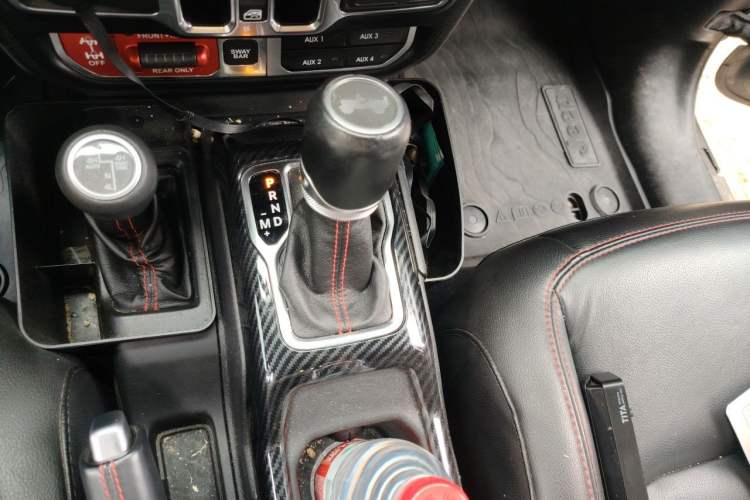 Used Jeep Wrangler 2019 2.0T Rubicon Four-Door Version China VI Emission Standard Gear Lever