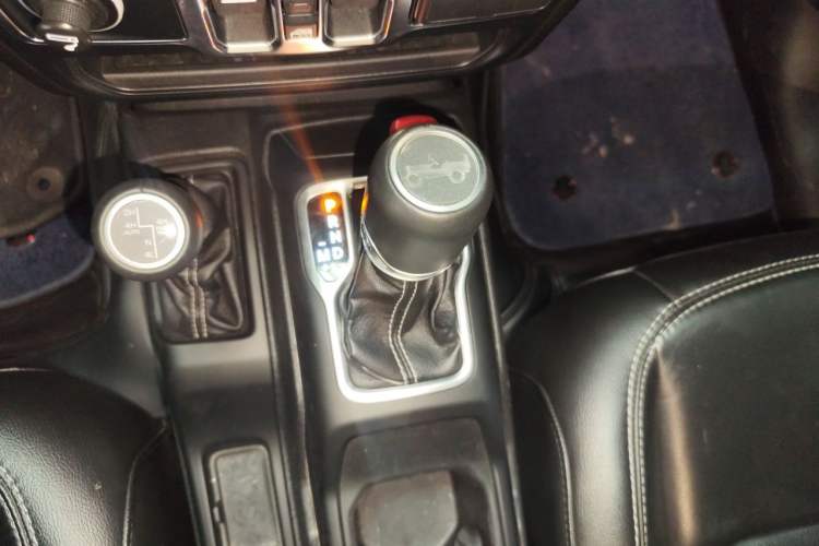 Used Jeep Wrangler 2019 2.0T Sahara 4-Door Version China V Standard Gear Lever