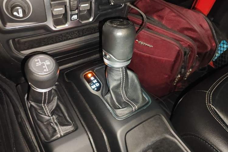 Used Jeep Wrangler 2019 2.0T Sahara 4-Door Version China V Standard Gear Lever