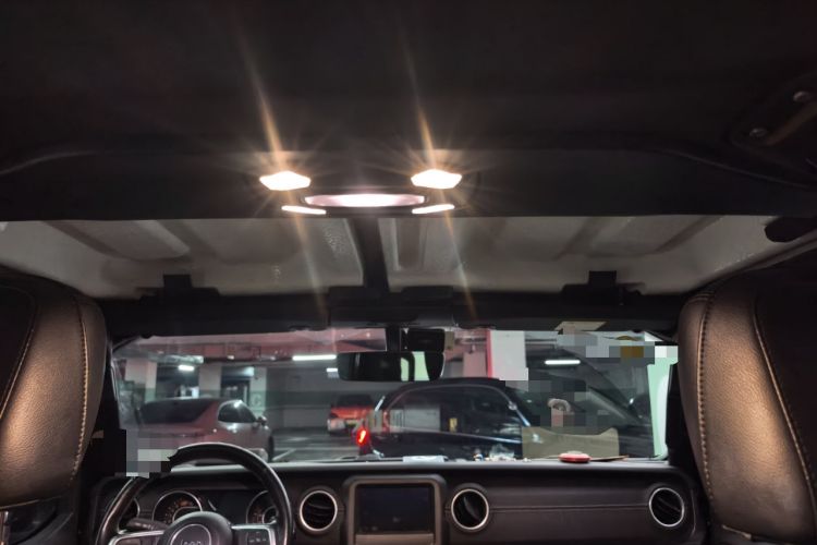 Used Jeep Wrangler 2019 2.0T Sahara Four-Door Version China VI Emission Standard Headliner