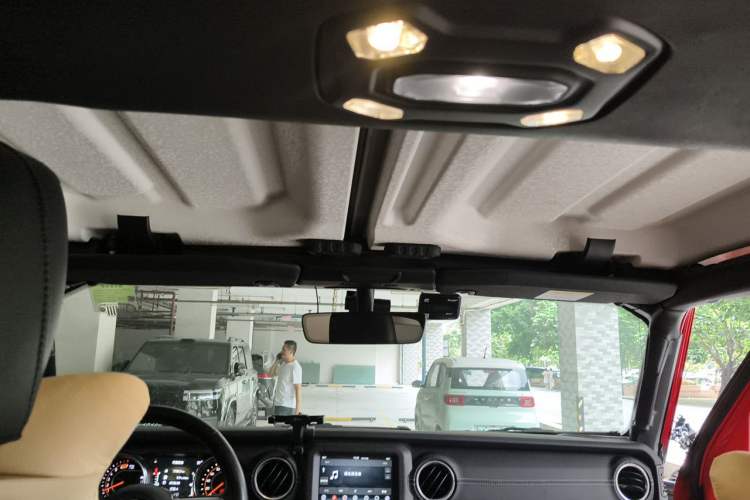 Used Jeep Wrangler 2019 2.0T Sahara Four-Door Version China VI Emission Standard Headliner