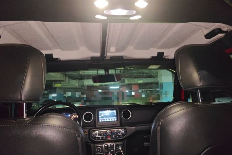 Used Jeep Wrangler 2019 2.0T Sahara Four-Door Version China VI Emission Standard Headliner