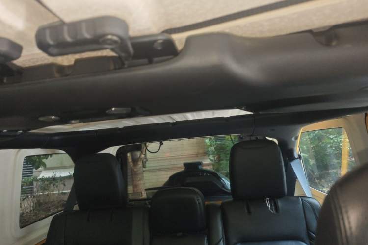 Used Jeep Wrangler 2019 2.0T Sahara Four-Door Version China VI Emission Standard Headliner