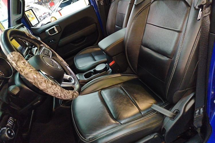 Used Jeep Wrangler 2019 2.0T Sahara Four-Door Version China VI Emission Standard Left Front Seat