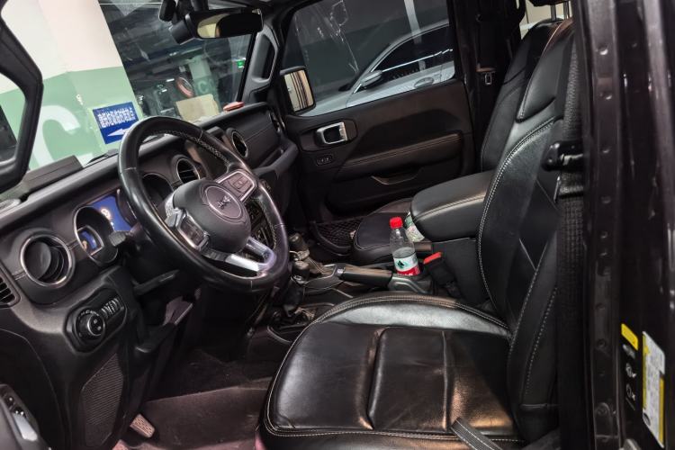 Used Jeep Wrangler 2019 2.0T Sahara Four-Door Version China VI Emission Standard Left Front Seat