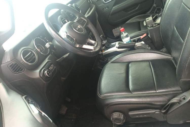 Used Jeep Wrangler 2019 2.0T Sahara Four-Door Version China VI Emission Standard Left Front Seat