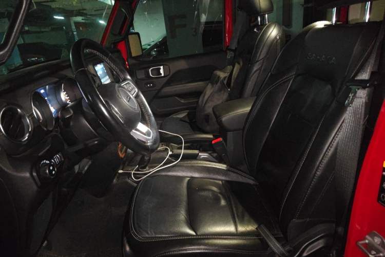 Used Jeep Wrangler 2019 2.0T Sahara Four-Door Version China VI Emission Standard Left Front Seat