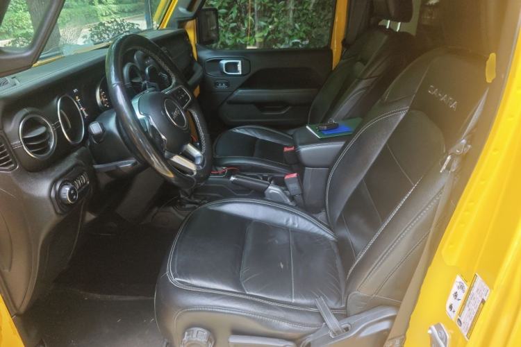 Used Jeep Wrangler 2019 2.0T Sahara Four-Door Version China VI Emission Standard Left Front Seat