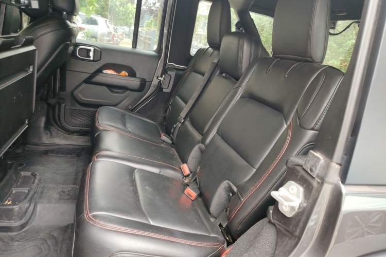 Used Jeep Wrangler 2019 2.0T Rubicon Four-Door Version China VI Emission Standard Left Rear Seat