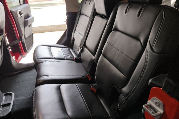 Used Jeep Wrangler 2019 2.0T Sahara Four-Door Version China VI Emission Standard Left Rear Seat