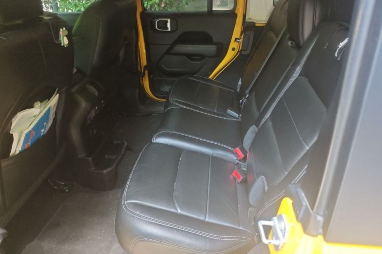 Used Jeep Wrangler 2019 2.0T Sahara Four-Door Version China VI Emission Standard Left Rear Seat