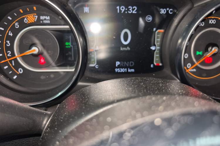 Used Jeep Wrangler 2019 2.0T Sahara Four-Door Version China VI Emission Standard Odometer Close Up