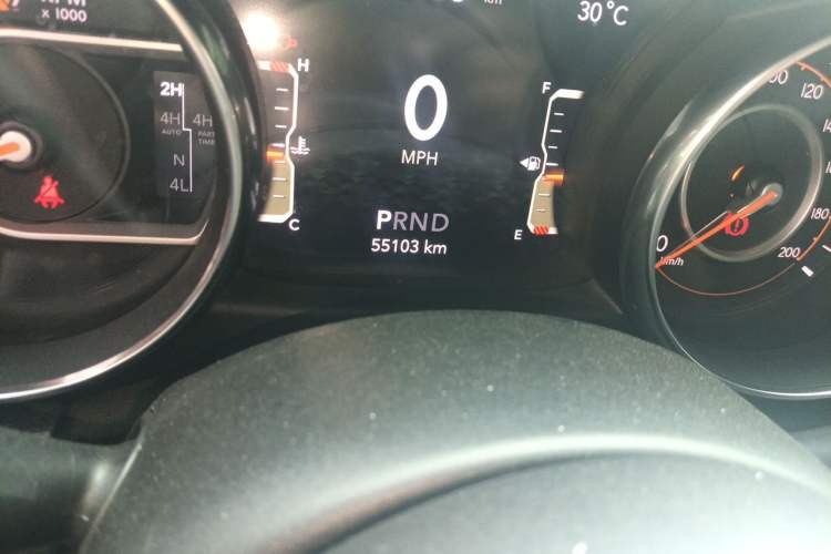 Used Jeep Wrangler 2019 2.0T Sahara Four-Door Version China VI Emission Standard Odometer Close Up