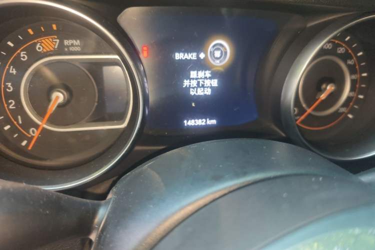Used Jeep Wrangler 2019 2.0T Sahara Four-Door Version China VI Emission Standard Odometer Close Up