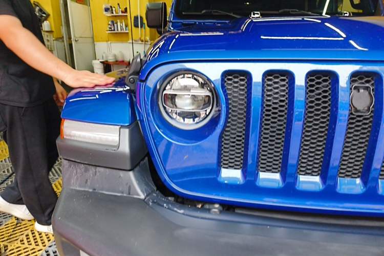 Used Jeep Wrangler 2019 2.0T Sahara Four-Door Version China VI Emission Standard Right Front Headlight