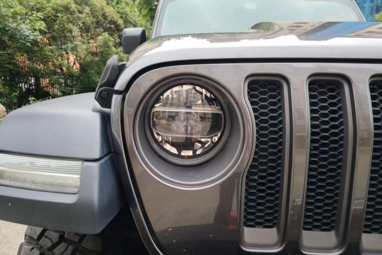 Used Jeep Wrangler 2019 2.0T Rubicon Four-Door Version China VI Emission Standard Right Front Headlight