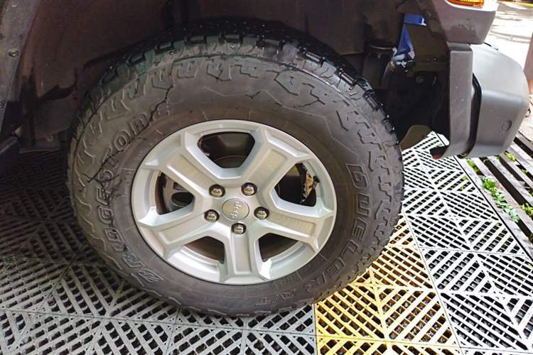 Used Jeep Wrangler 2019 2.0T Sahara Four-Door Version China VI Emission Standard Right Front Wheel Hub