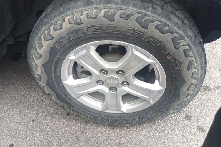Used Jeep Wrangler 2019 2.0T Sahara Four-Door Version China VI Emission Standard Right Front Wheel Hub