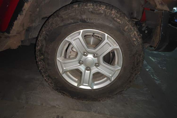 Used Jeep Wrangler 2019 2.0T Sahara Four-Door Version China VI Emission Standard Right Front Wheel Hub