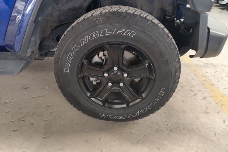Used Jeep Wrangler 2019 2.0T Sahara 4-Door Version China V Standard Right Front Wheel Hub