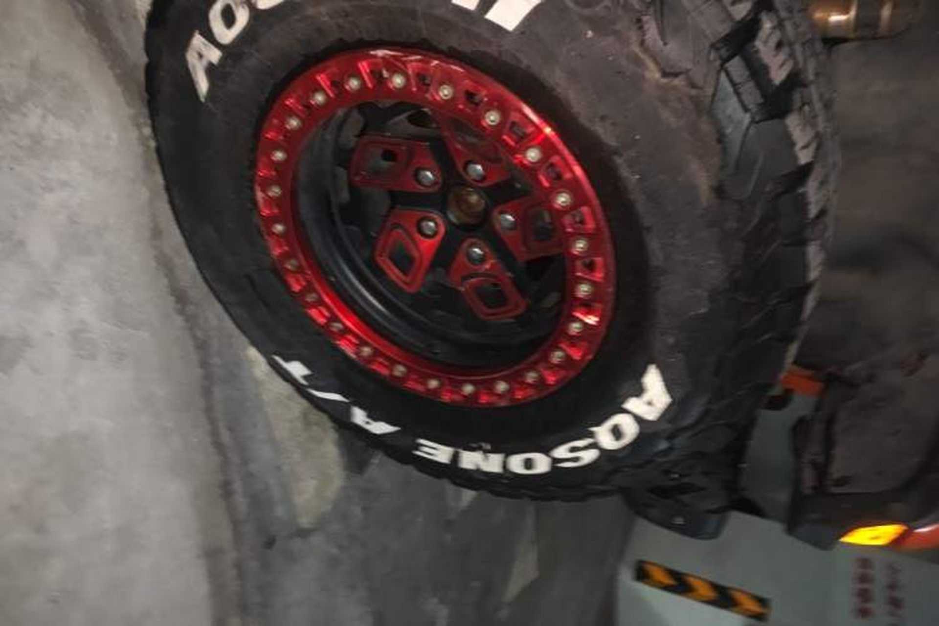 Used Jeep Wrangler 2019 2.0T Sahara 4-Door Version China V Standard Right Front Wheel Hub